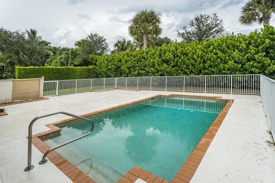 Building Photo - 15079 Corby Ct