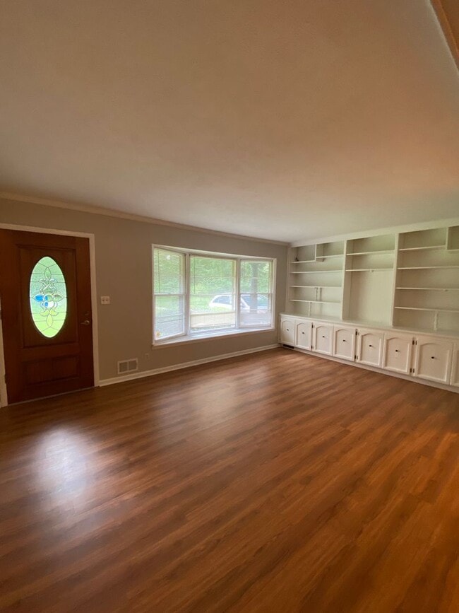 Building Photo - 408 4th Ave NE