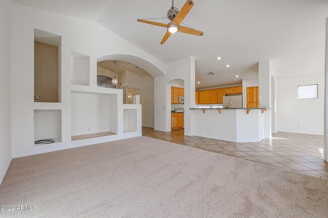 Building Photo - 333 W Raven Dr
