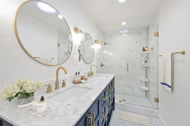 Building Photo - 411 Goldenrod Ave