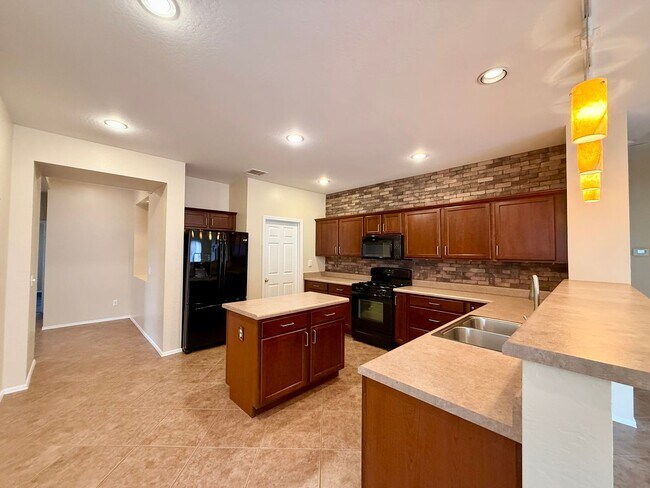 Building Photo - Amazing townhome in Quailwood