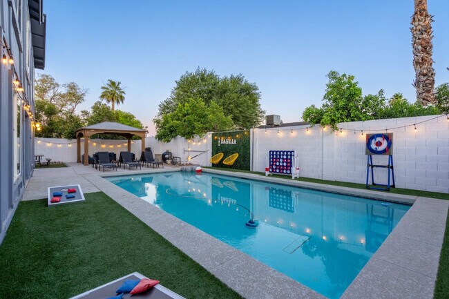 Building Photo - 3733 E Dahlia Dr
