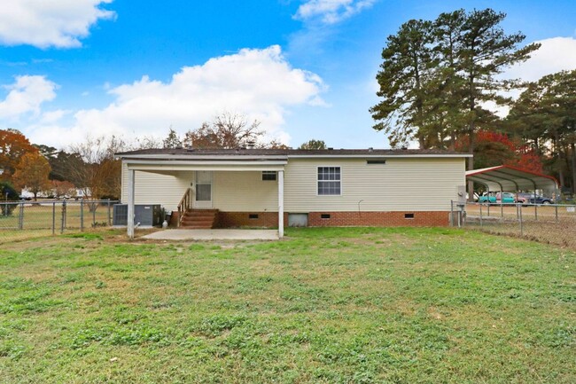 Building Photo - Fresh & Clean! 3 BR, 2 BA Home w/ Carport ...