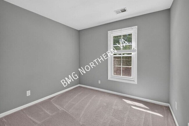Building Photo - 43790 Laburnum Square