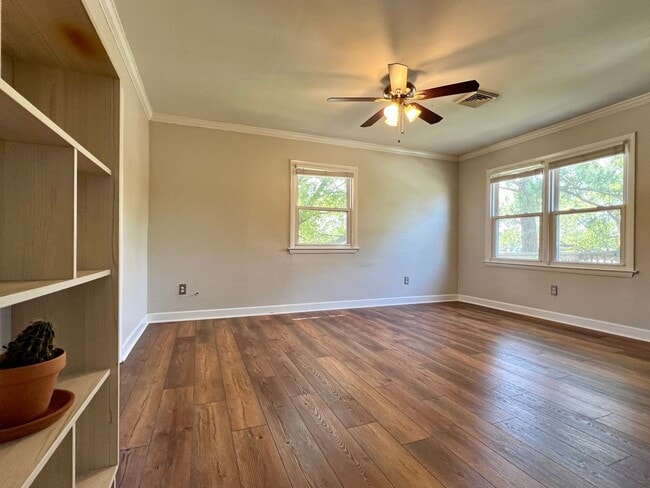 Building Photo - Charming Rancher in the Heart of Colonial ...