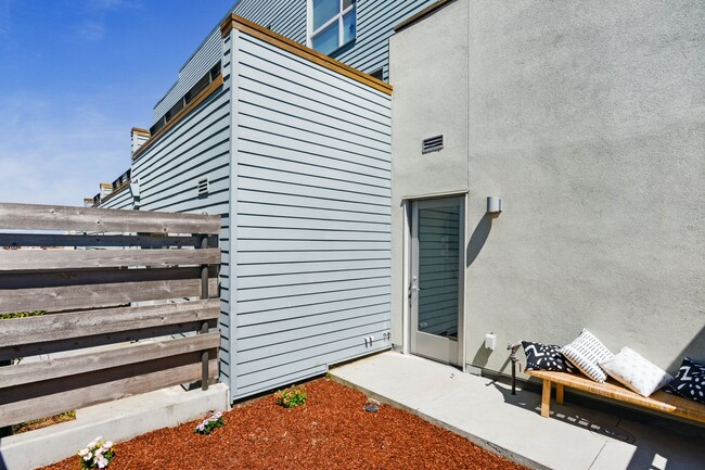 Building Photo - SF Shipyard - 3 BR, 2.5 BA Townhouse 1,437 Sq. Ft. - 3D Virtual Tour, 2-Car Garage