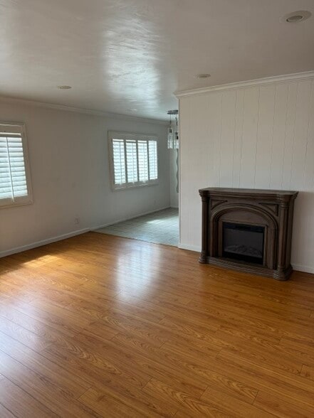 Building Photo - 418-420 Casanova St