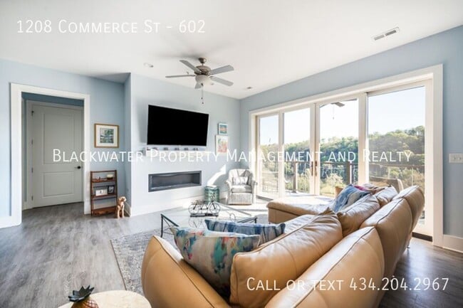 Building Photo - 1208 Commerce St