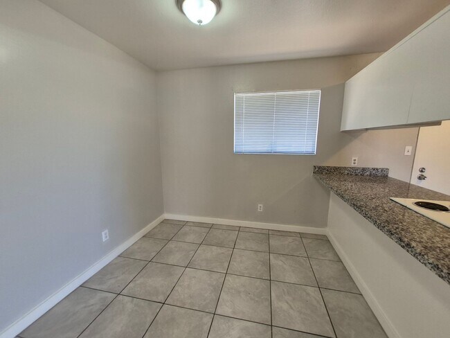 Building Photo - 122
