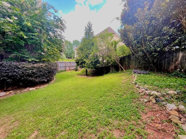 Building Photo - Spacious Home in Solamere with basement