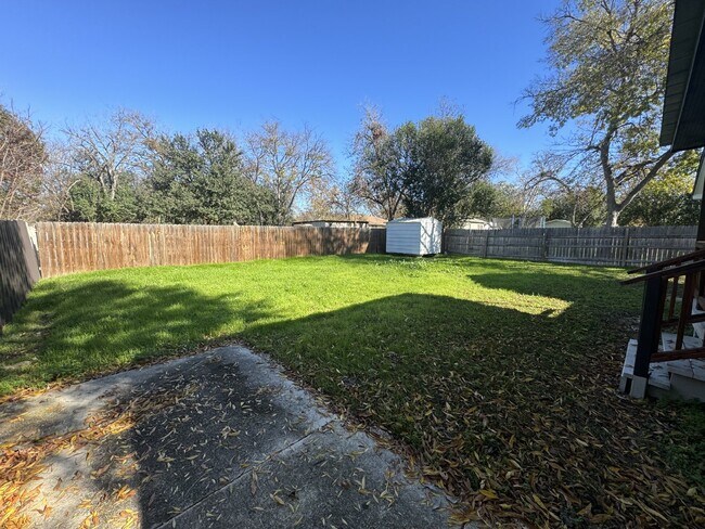 Building Photo - 159 S Hackberry Ave