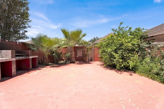 Building Photo - 3 Bed 3 Bath Home in the Laredo's Northside Primavera Subdivision! Available Now!