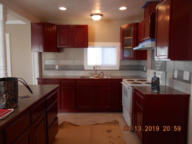 Primary Photo - Cute 1bd 1ba, Pellet Stove, Fenced Front Yard