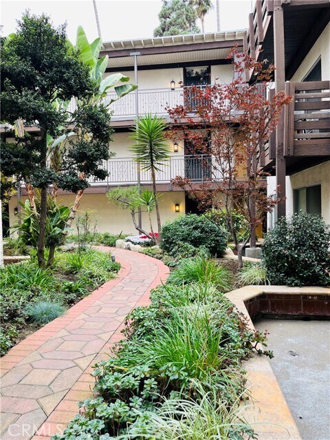 Building Photo - 525 S Ardmore Ave