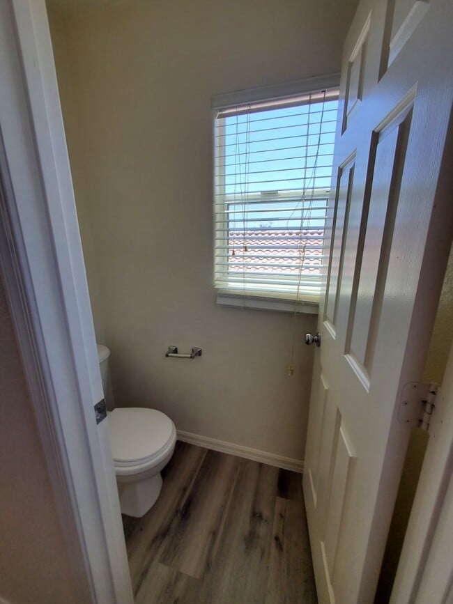 Building Photo - Summerlin 3/2.5 with huge loft