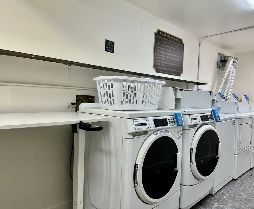 Laundry Facilites - 229 N Poplar St