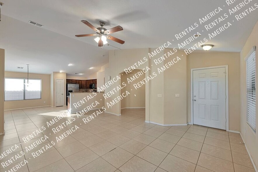 Building Photo - 1311 E Elm Rd