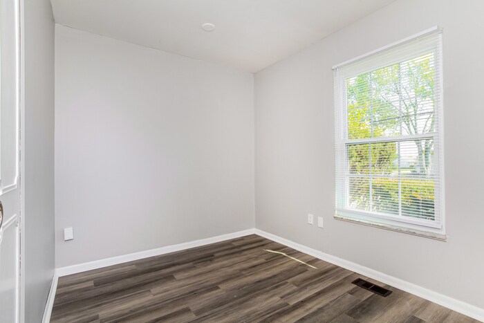 Building Photo - 2578 W Kemper Rd