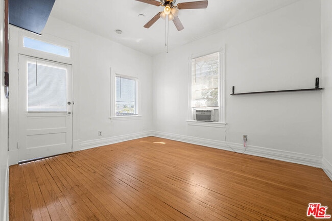 Building Photo - 1223 W 23rd St