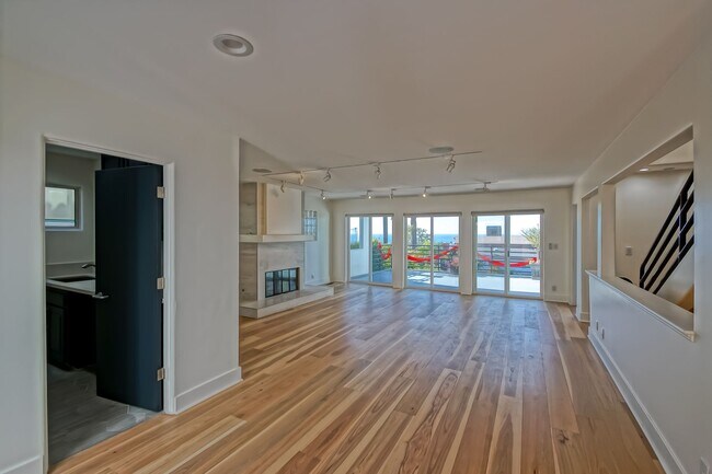 Building Photo - Beautifully Remodeled, 4BR4.5BA Hill Section Home w/ Amazing Panoramic Ocean Views, 3 Decks, Atri...