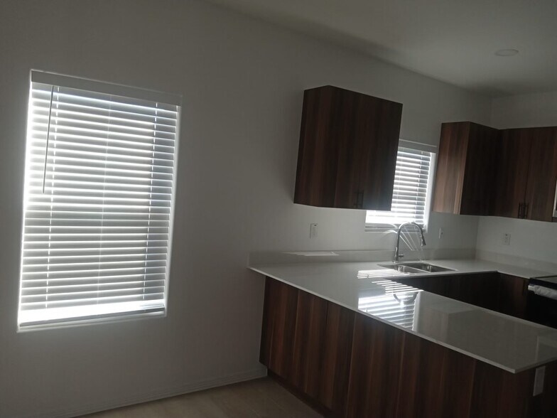 Kitchen - 918 N Spruce St