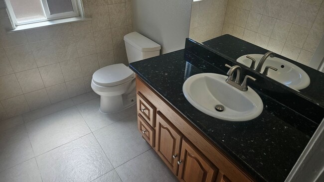 Building Photo - Three Bedroom Two and a half bath house, 2 car garage, central air. Available now.