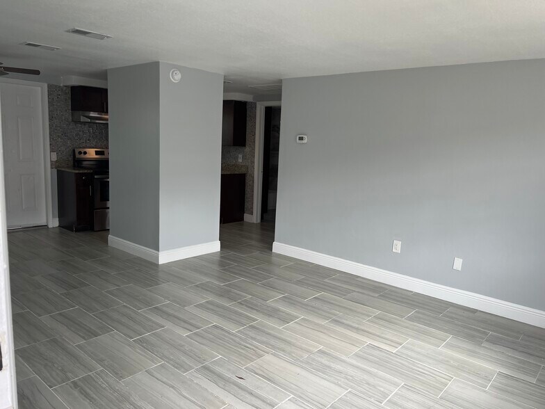 Building Photo - 5333 Pasadena Dr