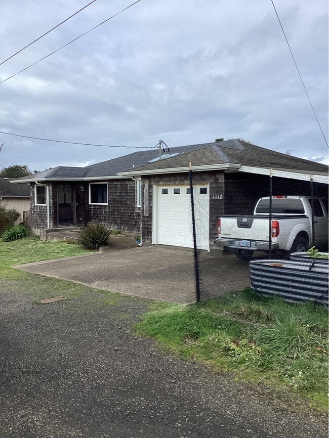 Building Photo - 1118 SW Southmayd Ln