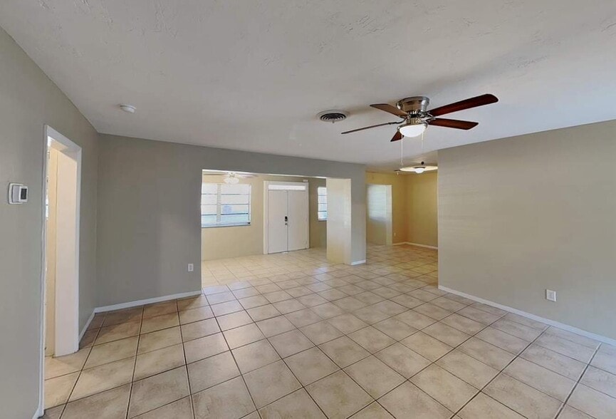 Building Photo - 3300 N 46th Ave