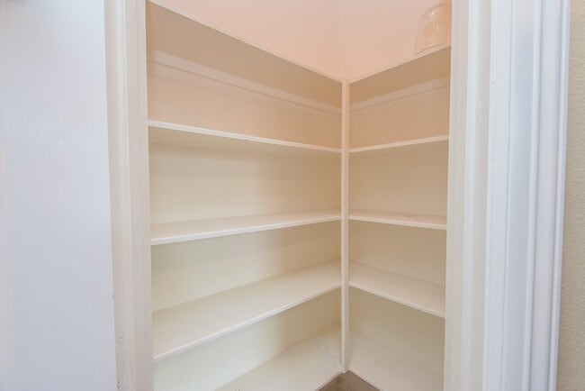 Building Photo - 25203 Oak Villa Dr