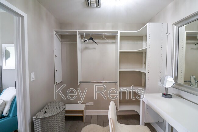 Building Photo - 825 Bayshore Dr
