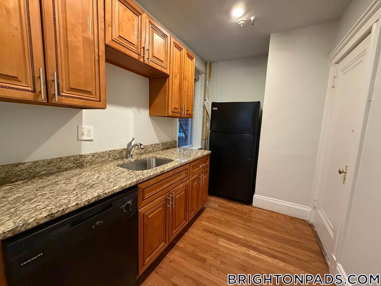 Building Photo - 288 Chestnut Hill Ave