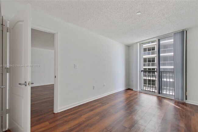 Building Photo - 1756 N Bayshore Dr