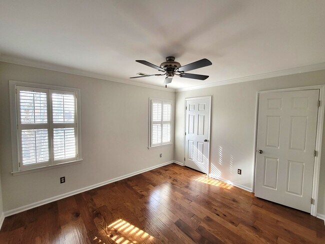 Building Photo - 2 Bedroom Condo in Heart of SouthPark!!