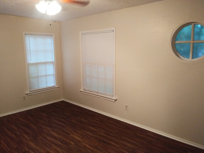 Building Photo - 2713 Halbert St