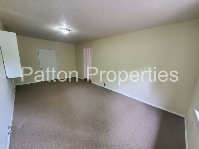 Building Photo - Forest Acres Home