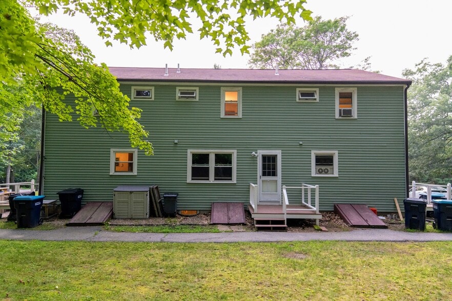 Building Photo - 2 Linda Ln