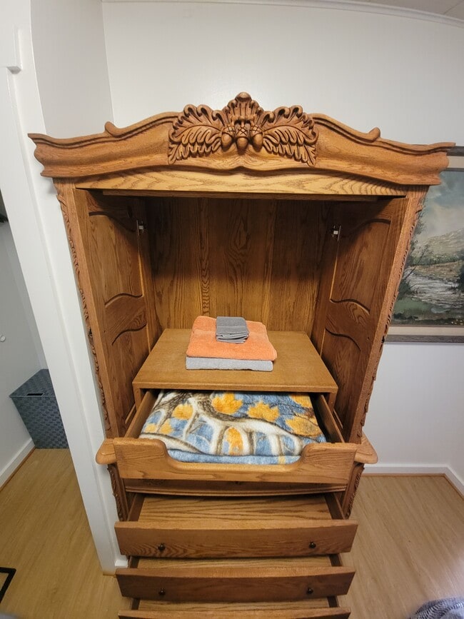 Building Photo - 211-212 W 13th St