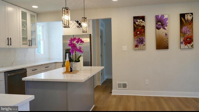 Building Photo - 5114 Montgomery Rd