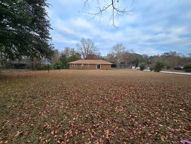 Building Photo - 620 Rainbow Dr