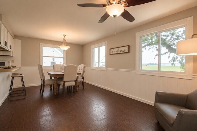 Building Photo - 2757 School Dr