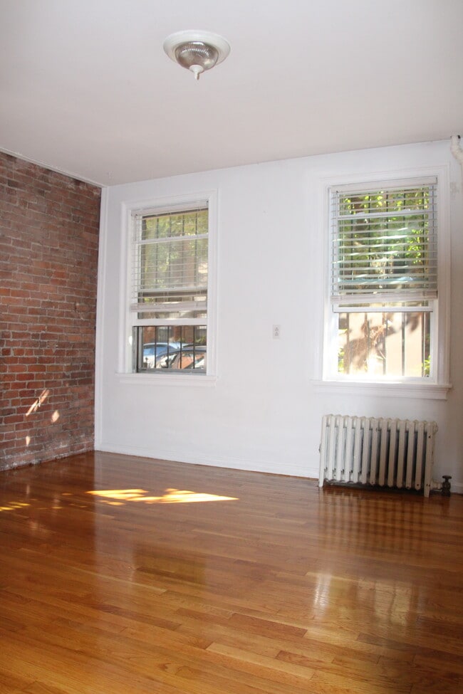 Building Photo - 12 Follen St