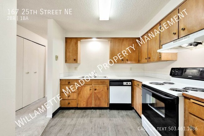 Building Photo - Spacious 2-Bedroom Upstairs Apartment with...