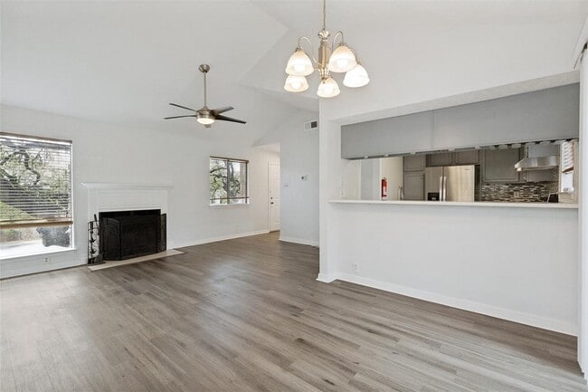 Building Photo - 6810 Deatonhill Dr