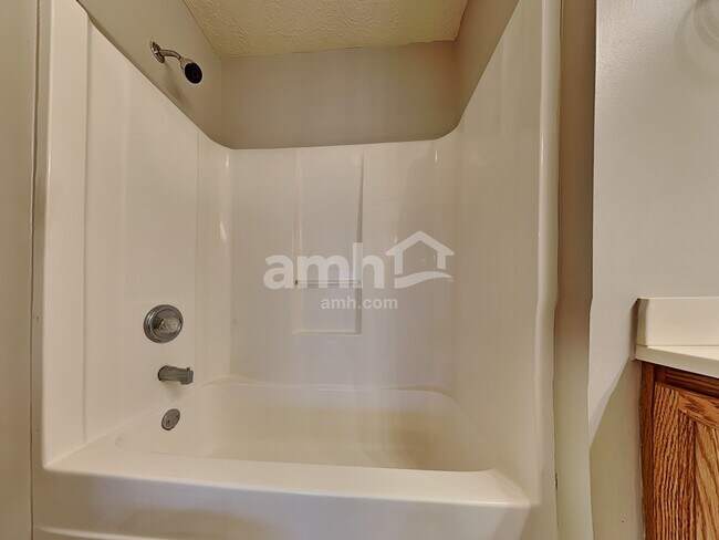 Building Photo - 489 E Quail Ridge Dr