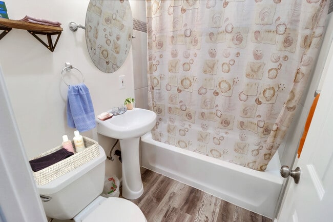 It has everything you need, from soap, shampoo, plush towels, & hair dryer - 1738 Dahlia Ave