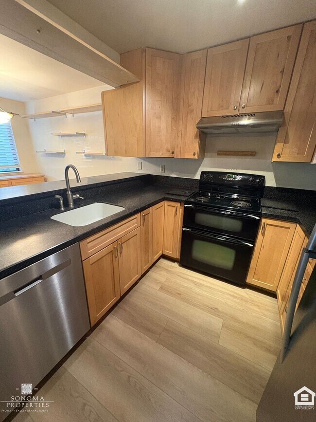 Building Photo - Charming Downtown Sonoma Condo – 2bd/1ba – Water & Garbage Paid!