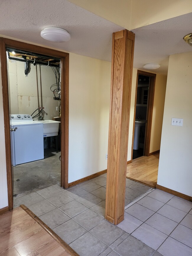 Building Photo - 14449 Hollow Park Ln