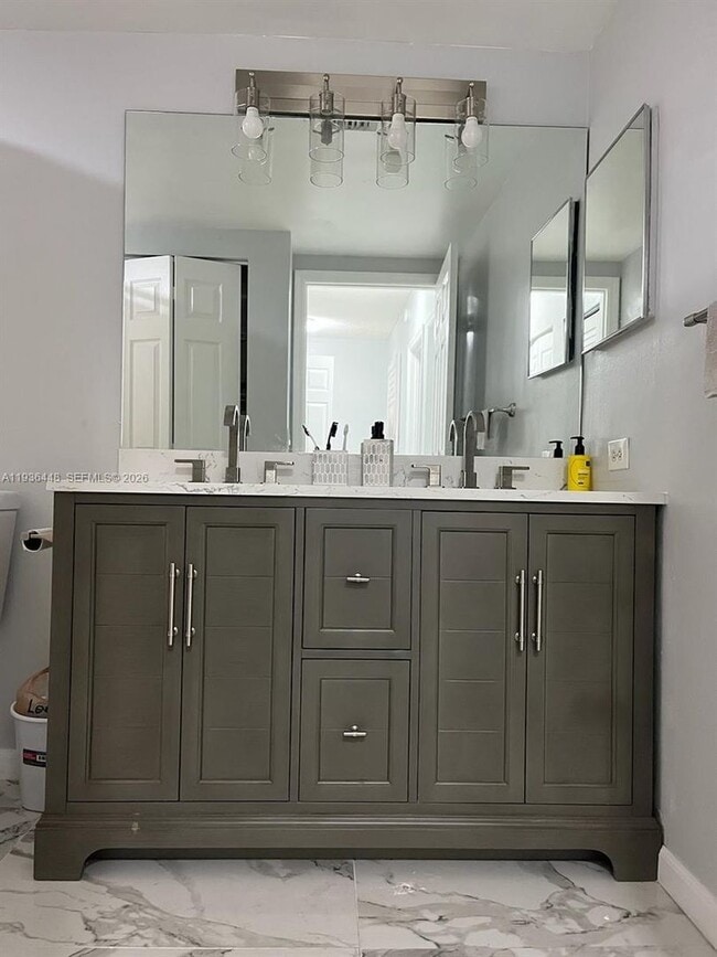 Building Photo - 2452 Centergate Dr