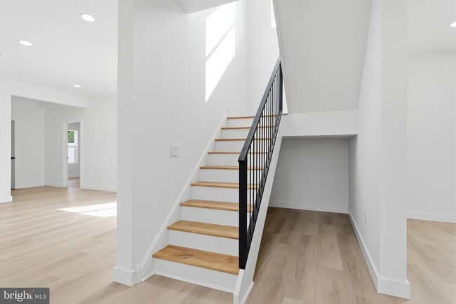 Building Photo - 96 Elderberry Dr